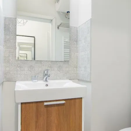 Style Meets Charm One Bedroom In Downtown Appartamento Sofia