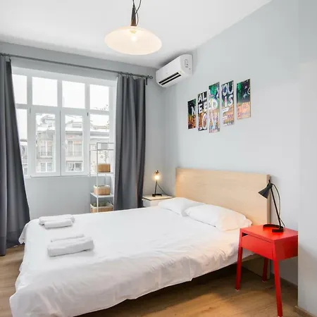 Style Meets Charm One Bedroom In Downtown Daire Sofya